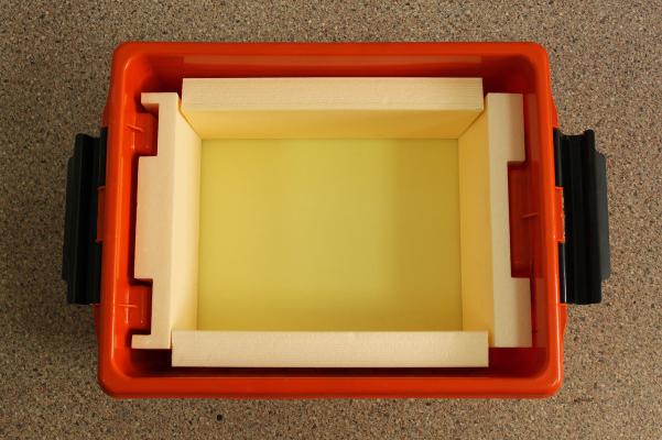 Пластиковый ящик